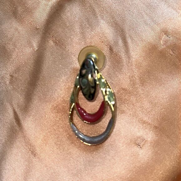 Vintage 80s triple teardrop shape shiny gold enamel painted post earrings - Picture 5 of 5